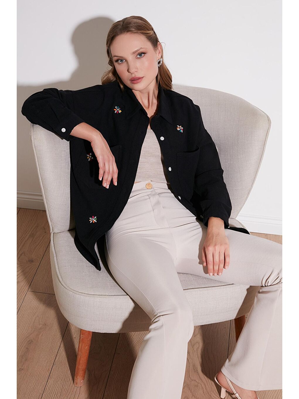 Siyah Pamuklu Parlak Taş Detaylı Çift Cepli Oversize Gömlek 6230590