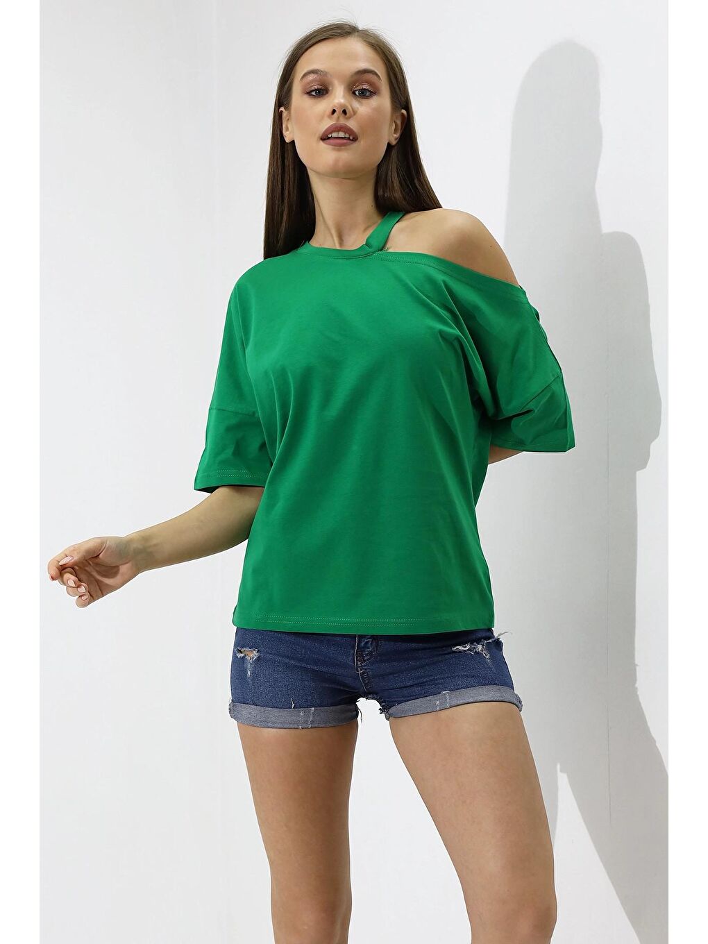 hazelin Yeşil Kadın Yeşil Düz Oversize Kayık Yaka Omuz Detay Örme T-Shirt HZL23S-DSB120191 - 1