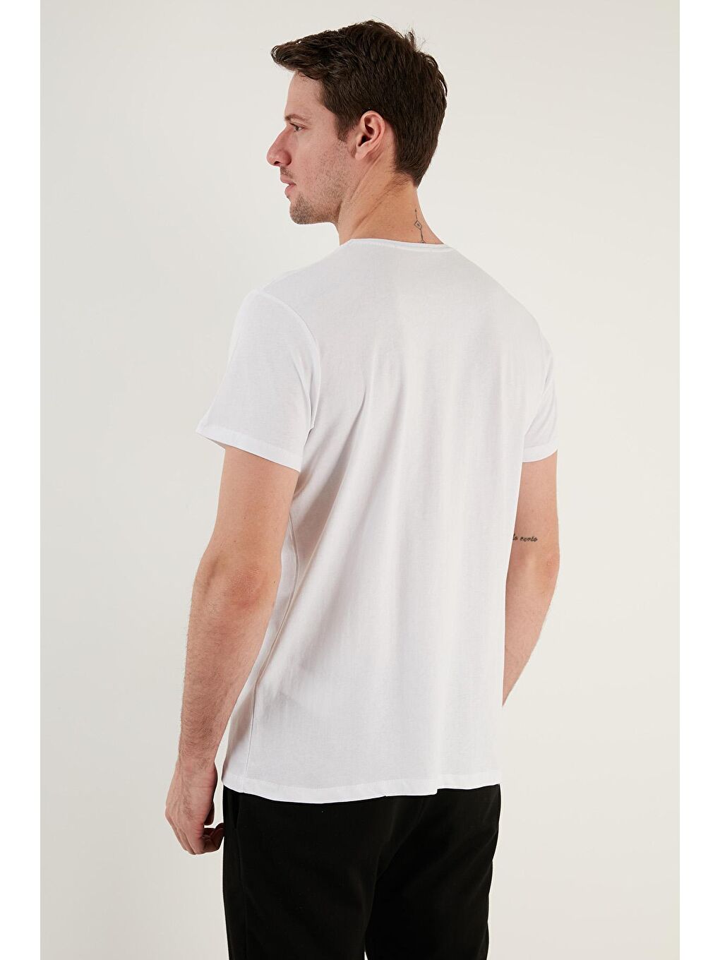 Beyaz Yazı Baskılı Bisiklet Yaka %100 Pamuk Slim Fit Tişört 541UNEXPLORED-4