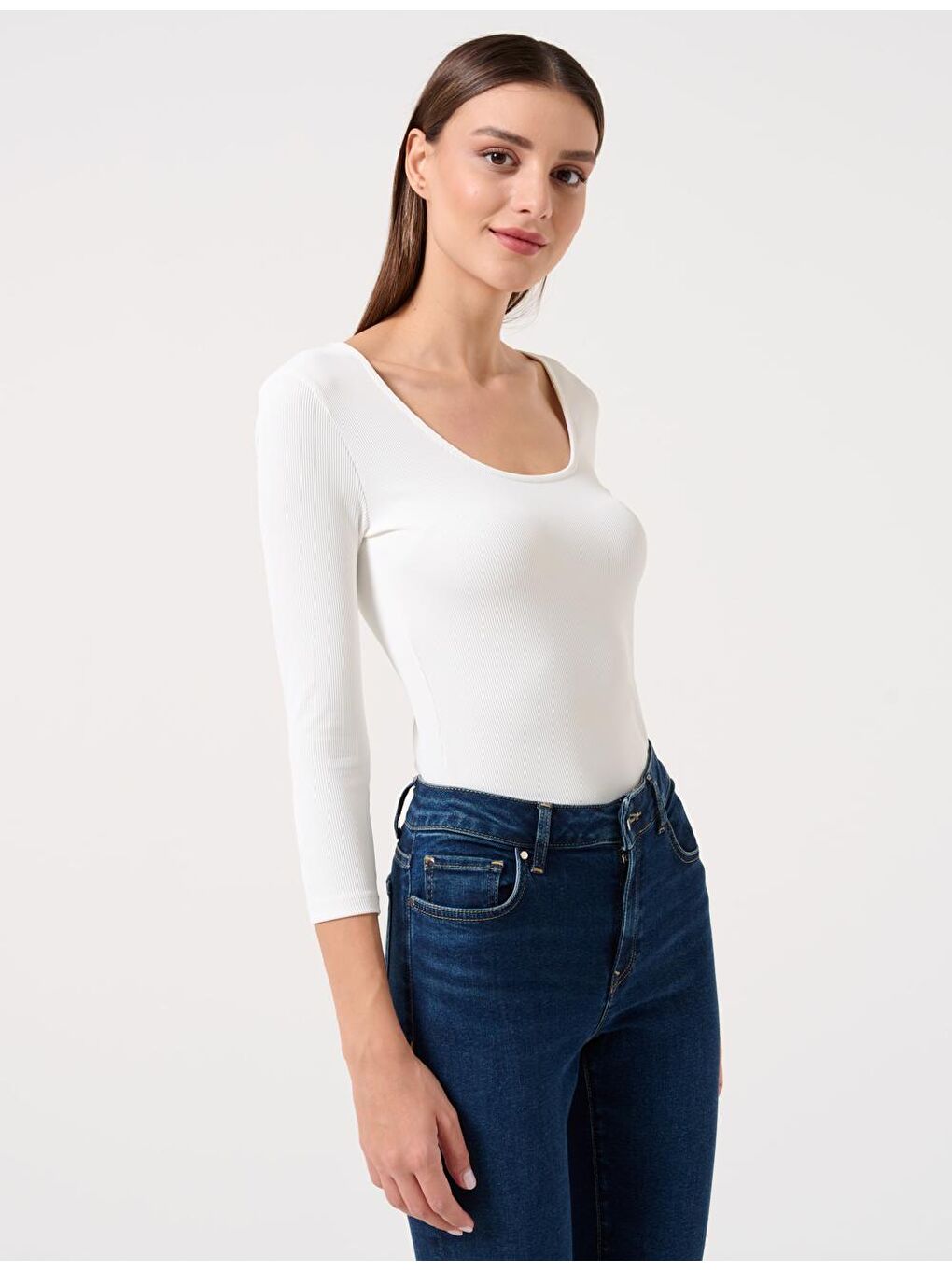 Beyaz Dar Kesim U Yaka Truvakar Kol T-Shirt-2