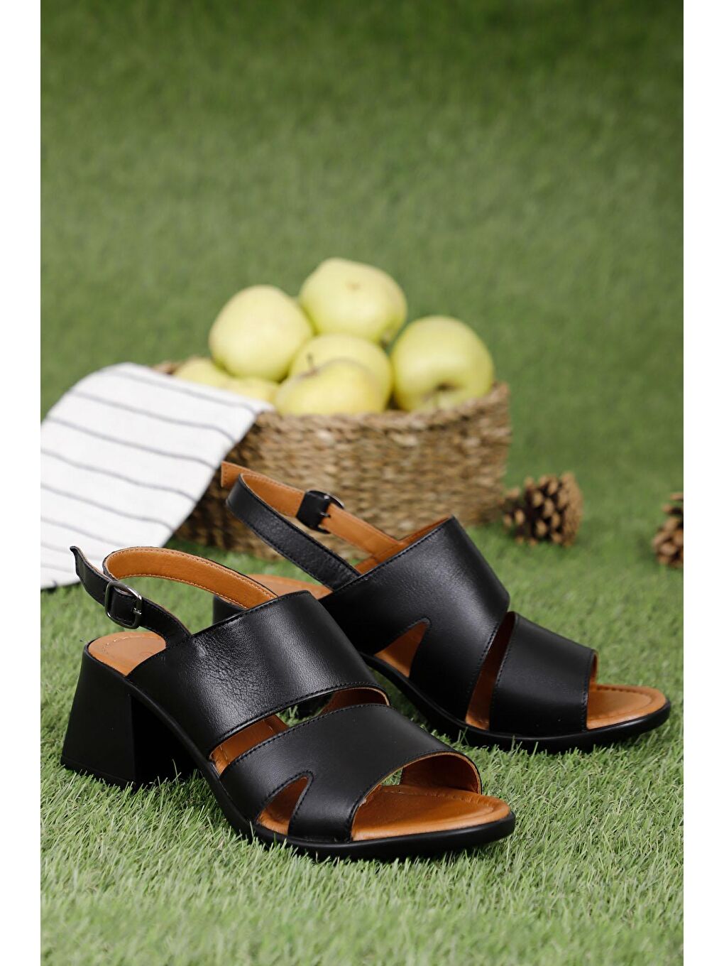 Siyah Hakiki Deri Topuklu Kadın Sandalet 45037