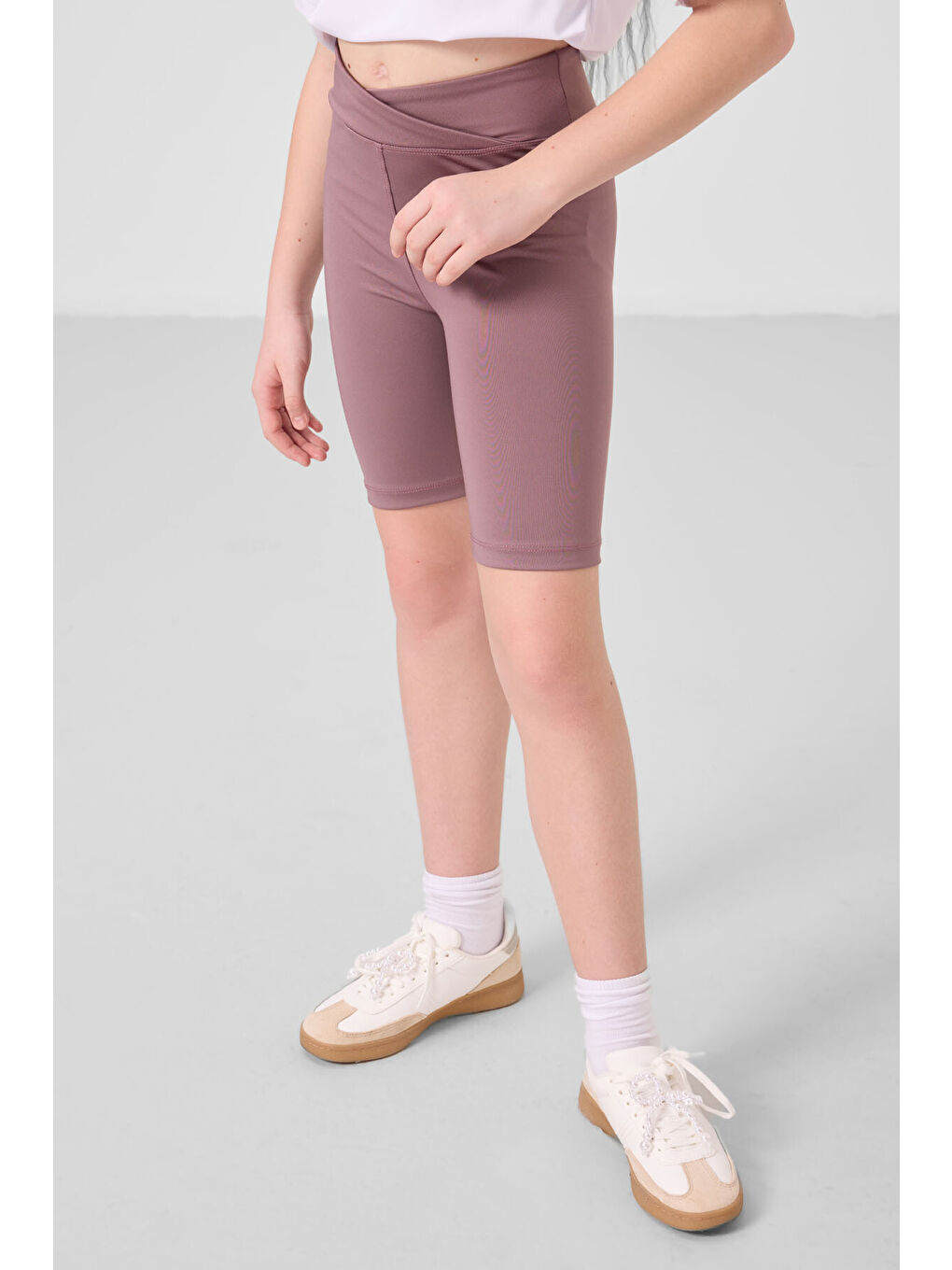 Beyaz-Gül Kurusu V Yaka Kemer Detaylı Standart Fit Performans Kız Çocuk Tayt Takım - 75187-3