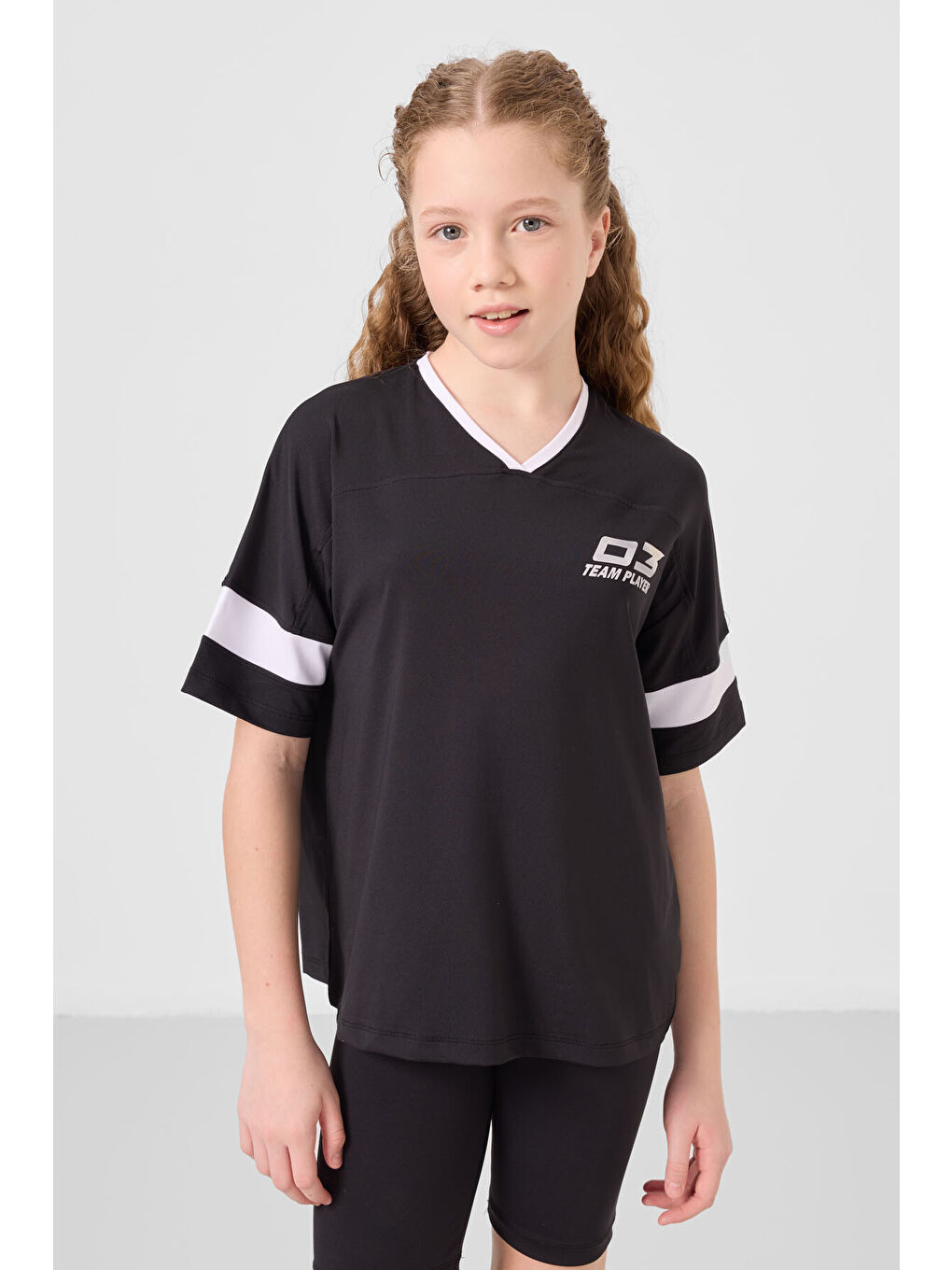 Siyah V Yaka Kemer Detaylı Standart Fit Performans Kız Çocuk Tayt Takım - 75187-1