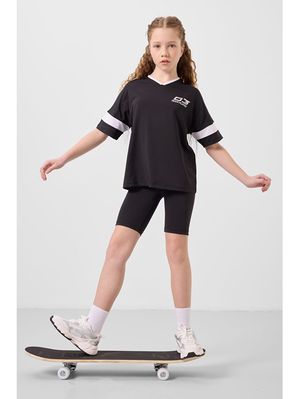 Siyah V Yaka Kemer Detaylı Standart Fit Performans Kız Çocuk Tayt Takım - 75187-2