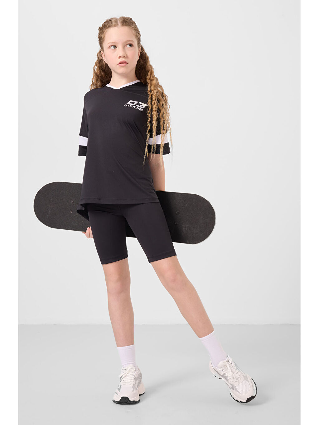 Siyah V Yaka Kemer Detaylı Standart Fit Performans Kız Çocuk Tayt Takım - 75187-4