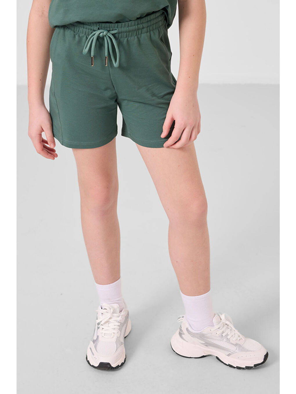 Açık Yeşil Pamuklu Yumuşak Dokulu Standart Fit Basic Kız Çocuk Şort Takım - 75184-1