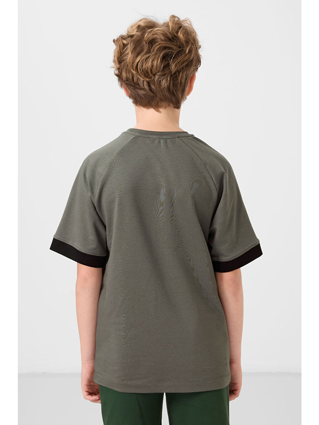 Haki Pamuklu Yumuşak Dokulu Oversize Cep Detaylı Erkek Çocuk T-Shirt - 11295-4