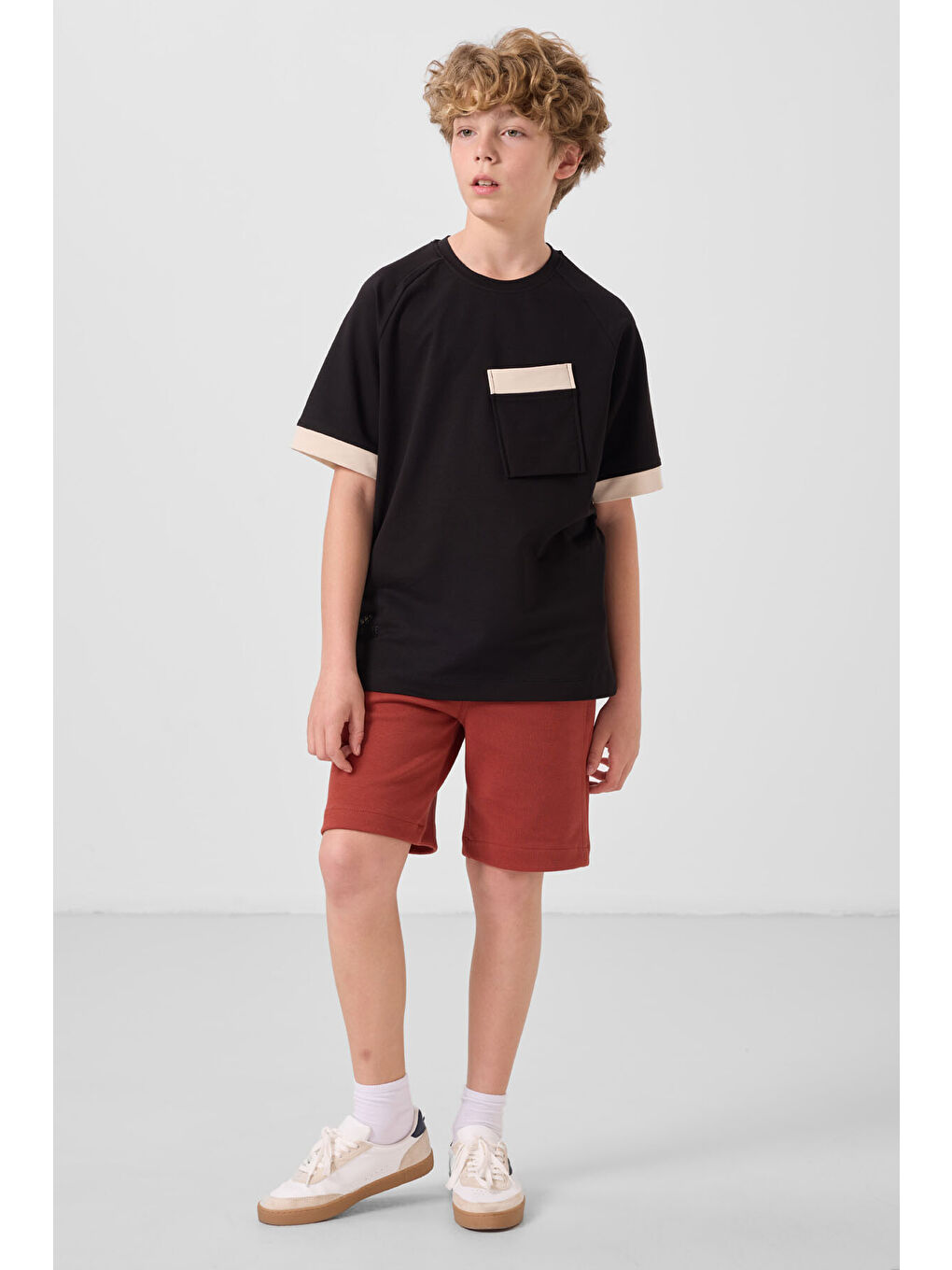 Siyah Pamuklu Yumuşak Dokulu Oversize Cep Detaylı Erkek Çocuk T-Shirt - 11295-1