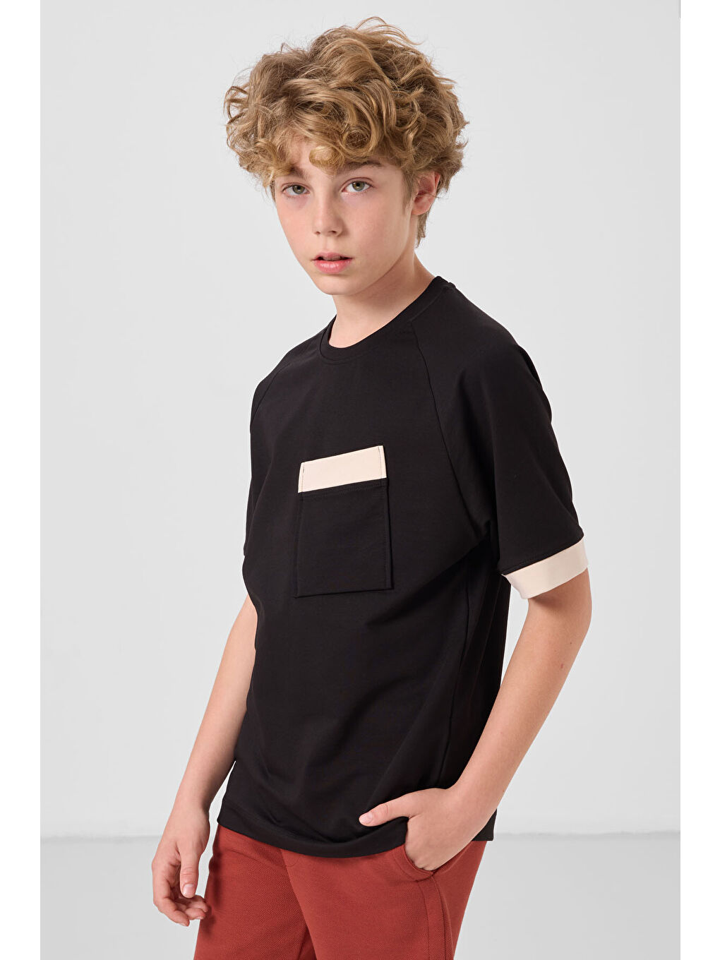 Siyah Pamuklu Yumuşak Dokulu Oversize Cep Detaylı Erkek Çocuk T-Shirt - 11295-2