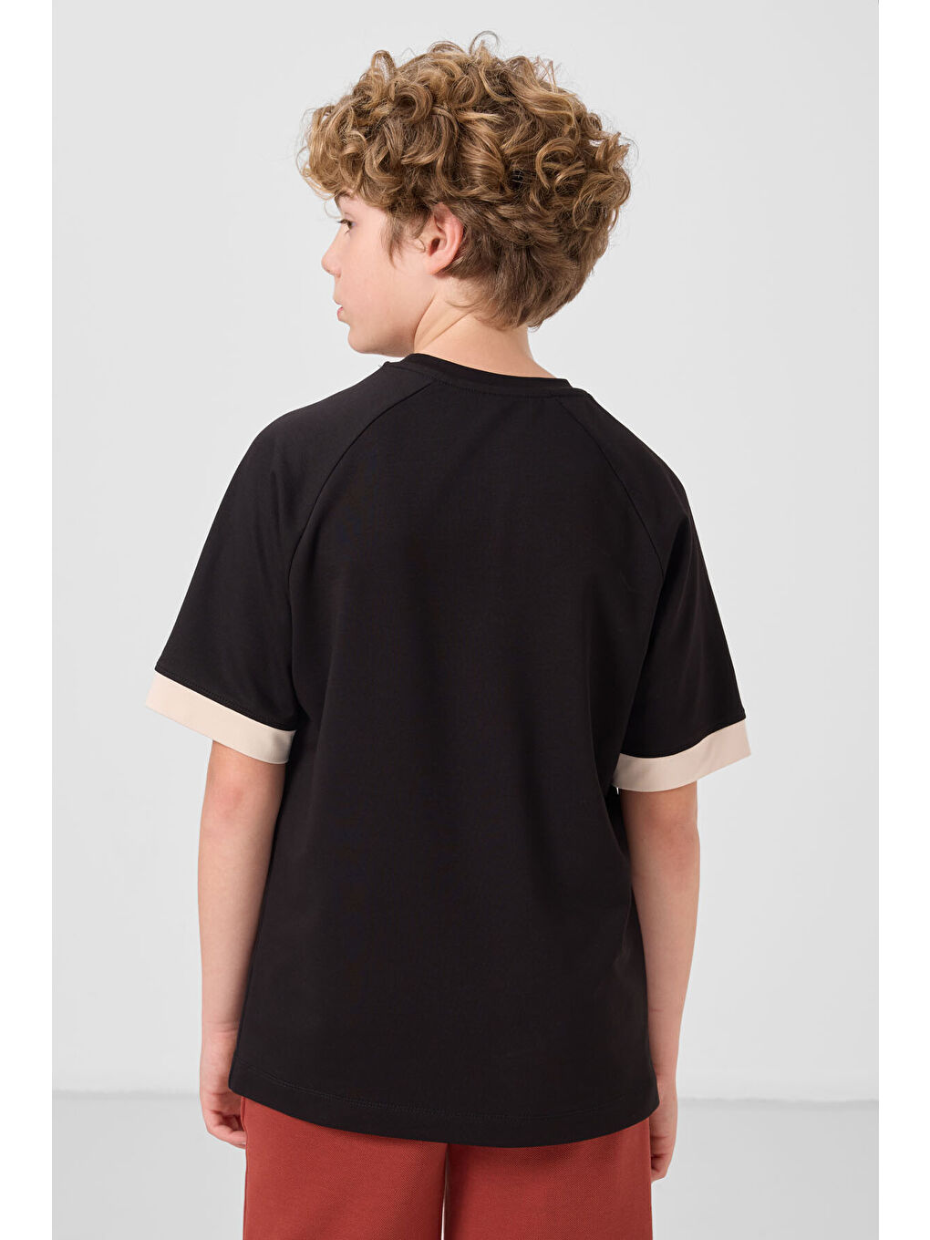 Siyah Pamuklu Yumuşak Dokulu Oversize Cep Detaylı Erkek Çocuk T-Shirt - 11295-4