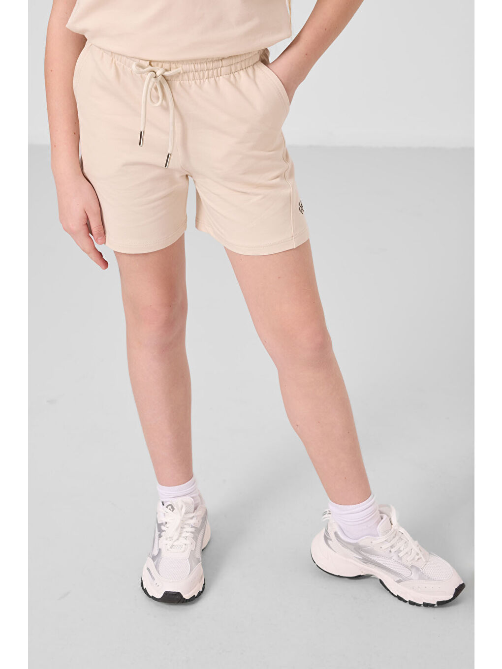 Bej Pamuklu Yumuşak Dokulu Standart Fit Basic Kız Çocuk Şort Takım - 75184-1