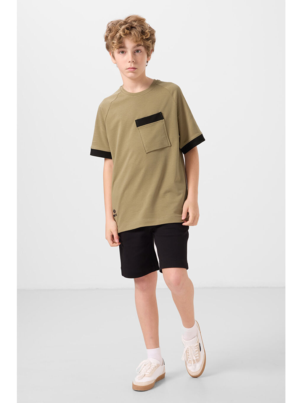 Koyu Bej Pamuklu Yumuşak Dokulu Oversize Cep Detaylı Erkek Çocuk T-Shirt - 11295-1