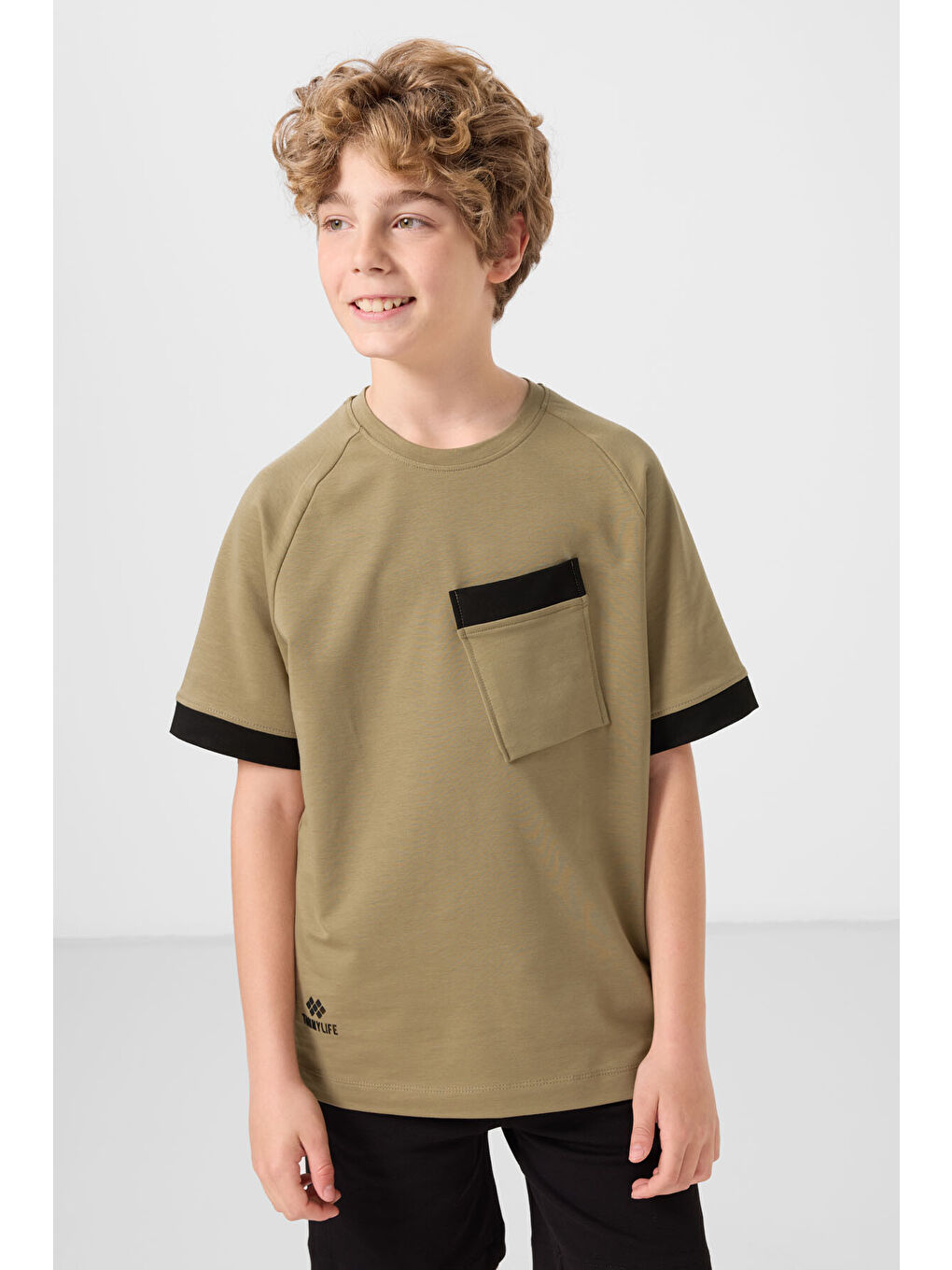 Koyu Bej Pamuklu Yumuşak Dokulu Oversize Cep Detaylı Erkek Çocuk T-Shirt - 11295-3