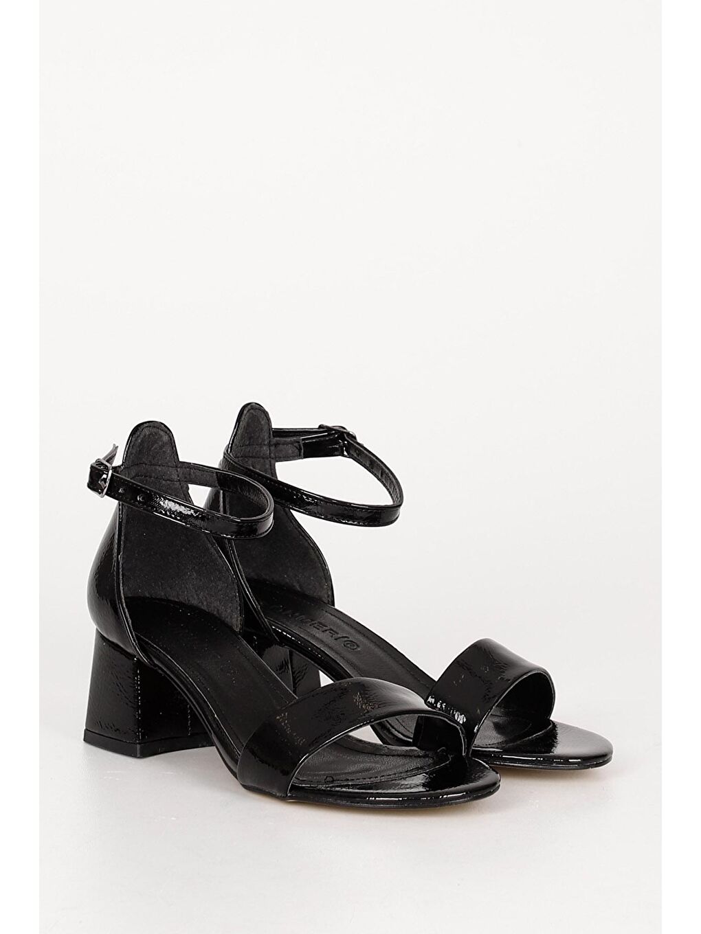 Siyah Kalın Topuklu Bantlı  Kadın Sandalet 37101-1