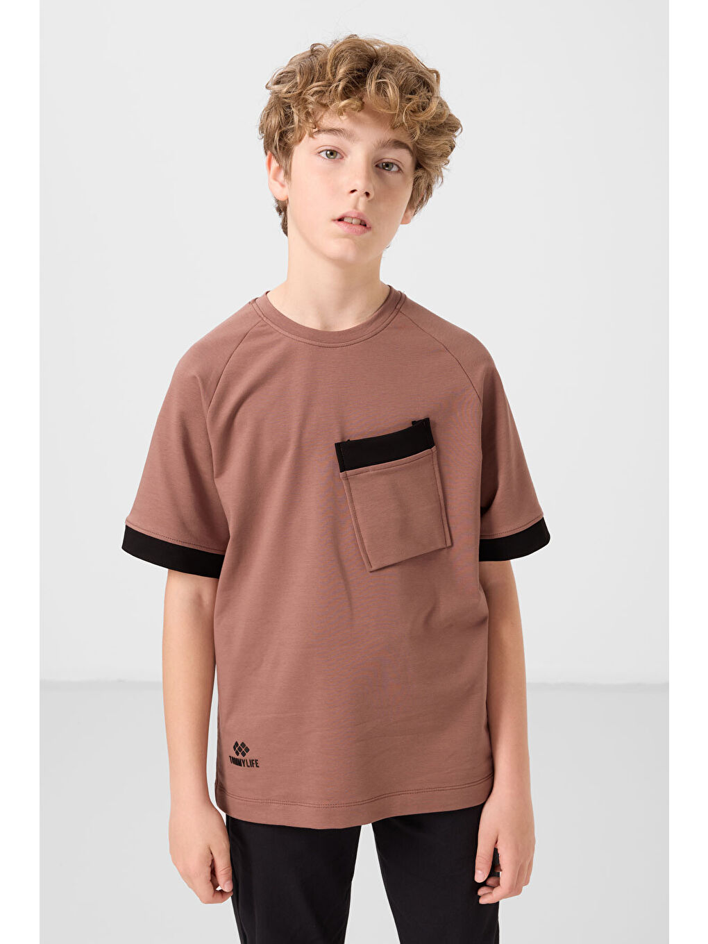 Kahverengi Tarçın Pamuklu Yumuşak Dokulu Oversize Cep Detaylı Erkek Çocuk T-Shirt - 11295