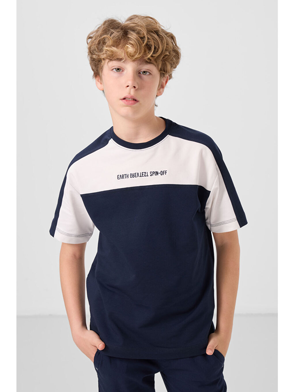 Lacivert Pamuklu Yumuşak Dokulu Oversize Fit Nakışlı Erkek Çocuk T-Shirt - 11290