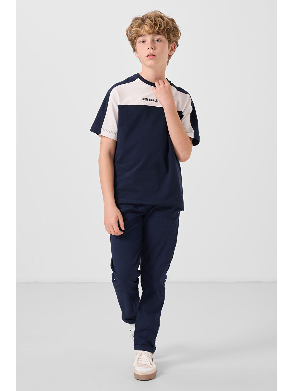 Lacivert Pamuklu Yumuşak Dokulu Oversize Fit Nakışlı Erkek Çocuk T-Shirt - 11290-1