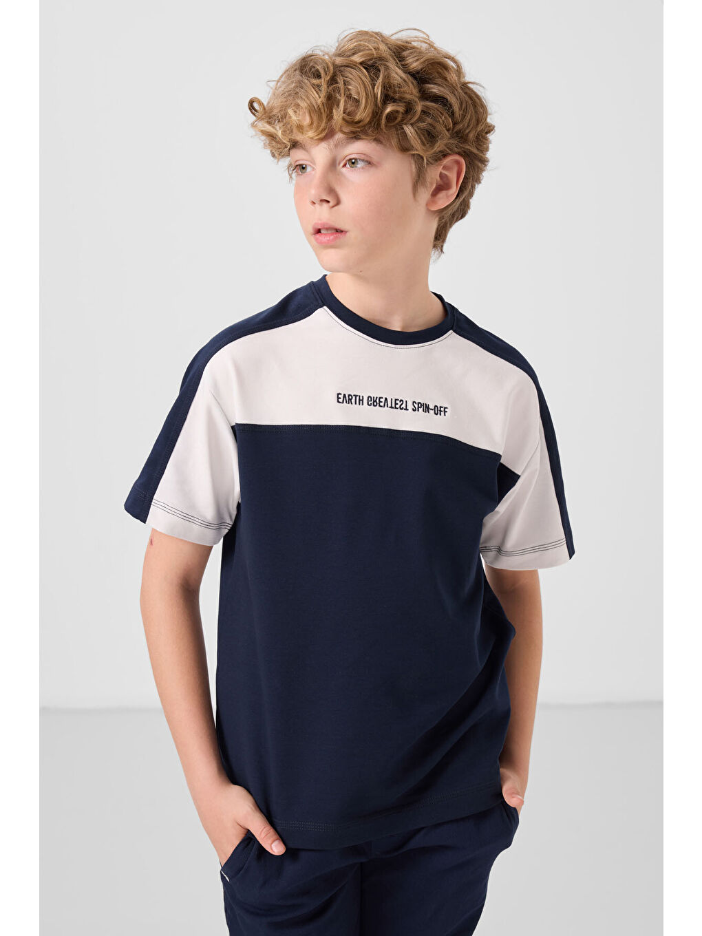 Lacivert Pamuklu Yumuşak Dokulu Oversize Fit Nakışlı Erkek Çocuk T-Shirt - 11290-2