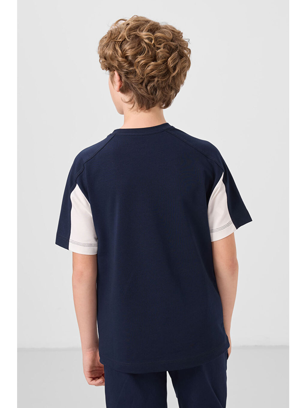 Lacivert Pamuklu Yumuşak Dokulu Oversize Fit Nakışlı Erkek Çocuk T-Shirt - 11290-4