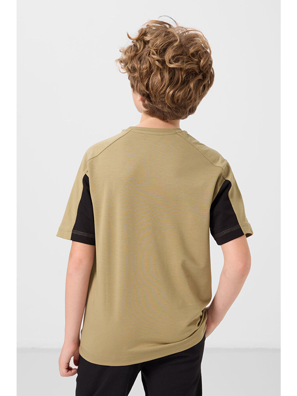 Koyu Bej Pamuklu Yumuşak Dokulu Oversize Fit Nakışlı Erkek Çocuk T-Shirt - 11290-4