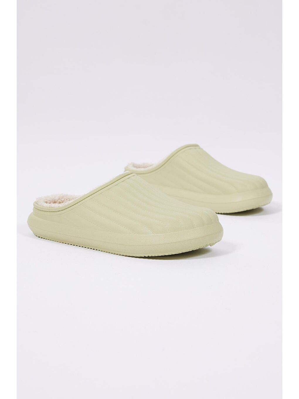 Kadın Yeşil Rahat Kalıp Önü Kapalı İçi Yünlü Kışlık Eva Ev Terliği-1