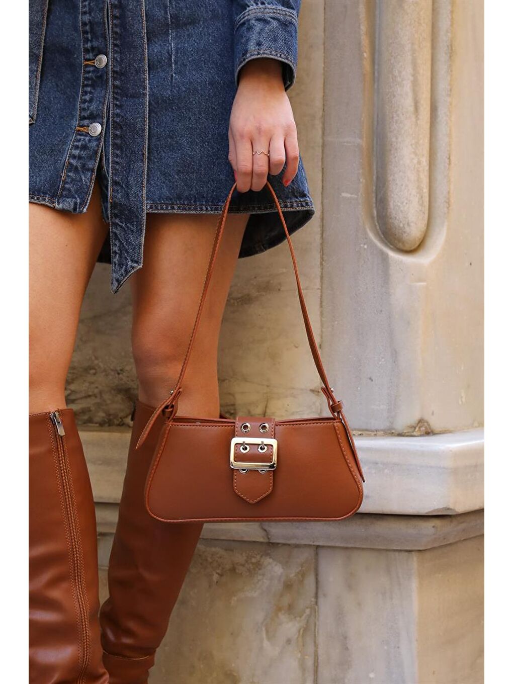 Kahverengi Toka Detaylı Kol Çantası Taba