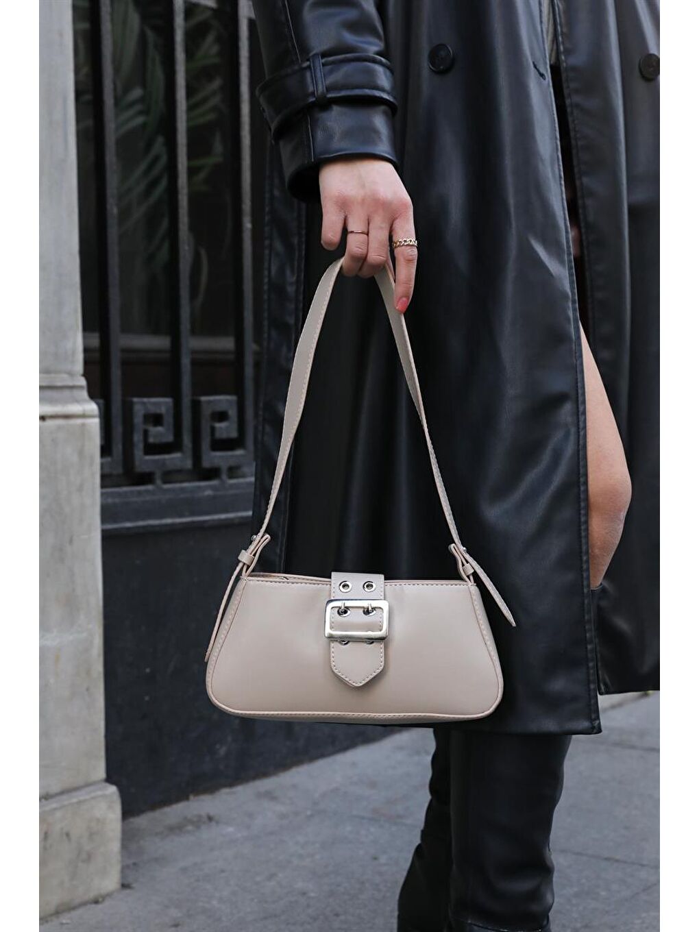 Ekru Toka Detaylı Kol Çantası Krem-3