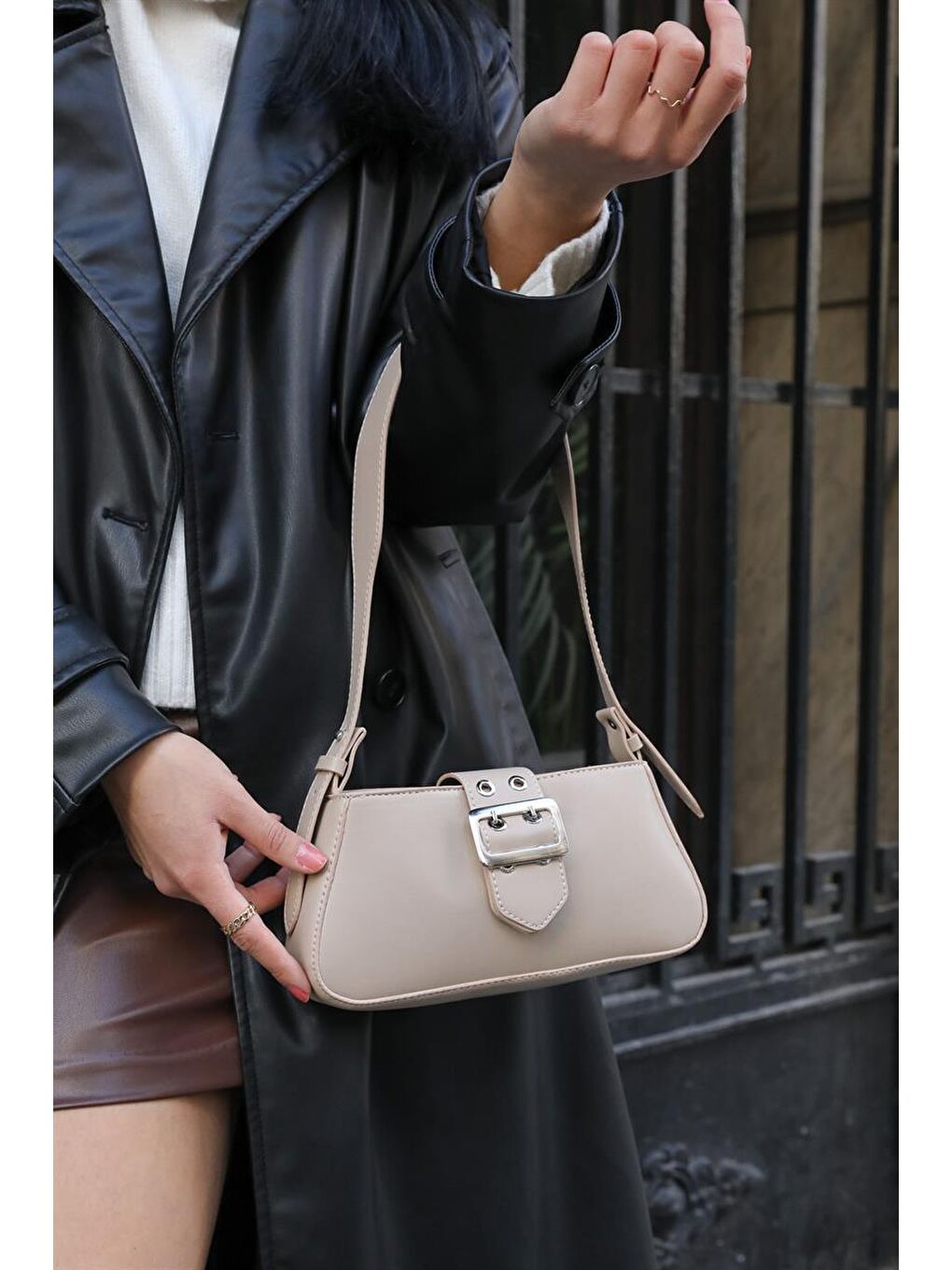 Ekru Toka Detaylı Kol Çantası Krem-1