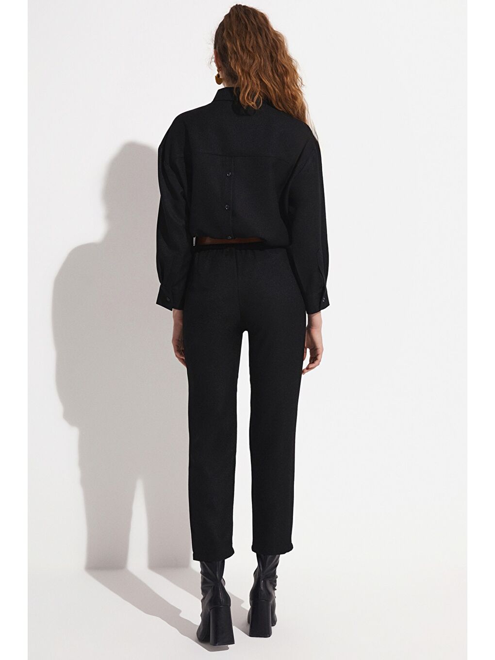 Siyah Kemerli Pili Detaylı Pantolon-1