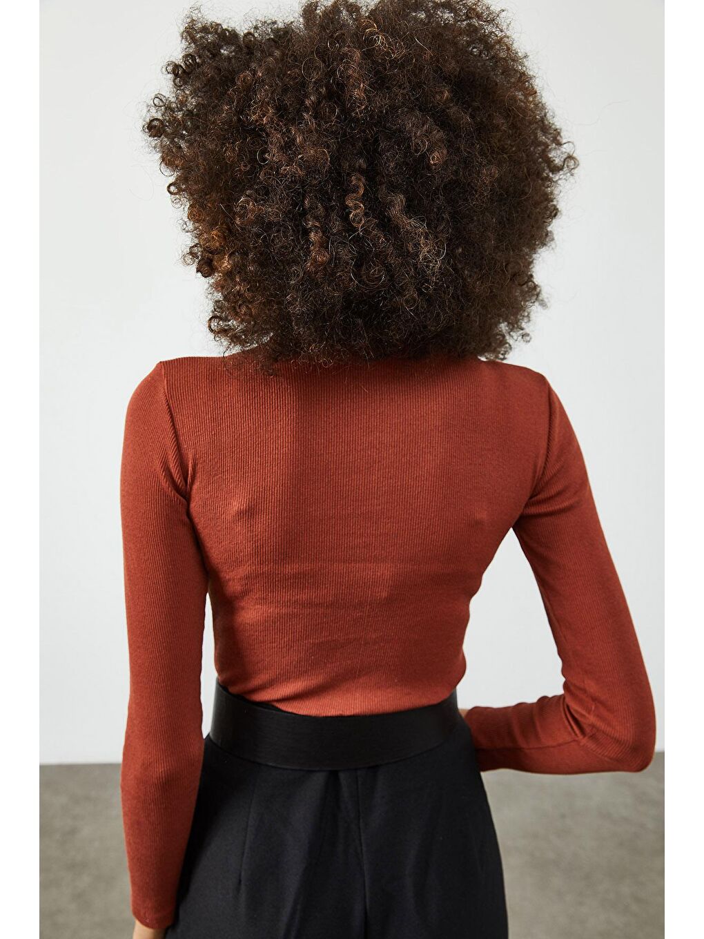 Kahverengi Kiremit Yarım Balıkçı Yaka Pencere Detaylı Kaşkorse Bluz 2KXK2-45855-16-4