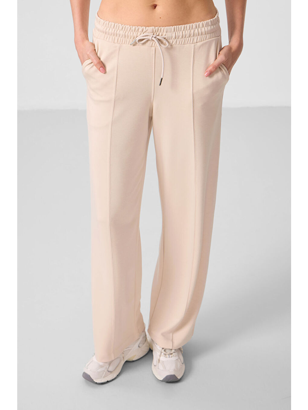 Bej Yumuşak Dokulu Cepli Ön Dikiş Detaylı Kadın Palazzo Pantolon - 94670-1