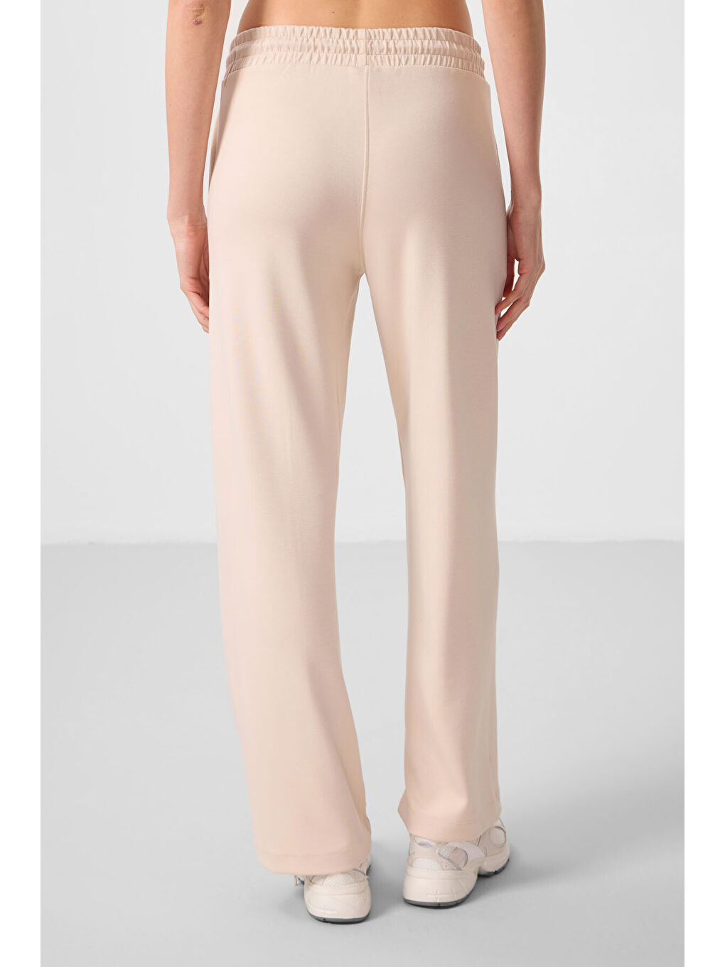 Bej Yumuşak Dokulu Cepli Ön Dikiş Detaylı Kadın Palazzo Pantolon - 94670-4