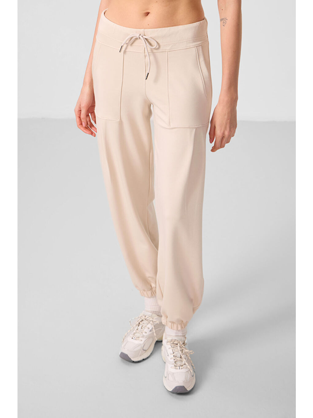 Bej Yumuşak Dokulu Cep Detaylı Rahat Form Kadın Pantolon - 94672-1