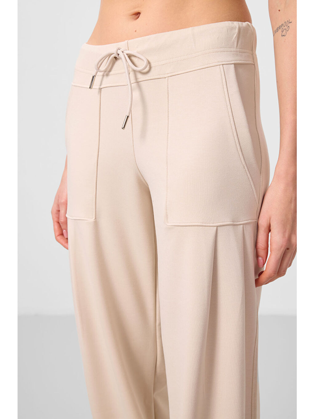 Bej Yumuşak Dokulu Cep Detaylı Rahat Form Kadın Pantolon - 94672-2
