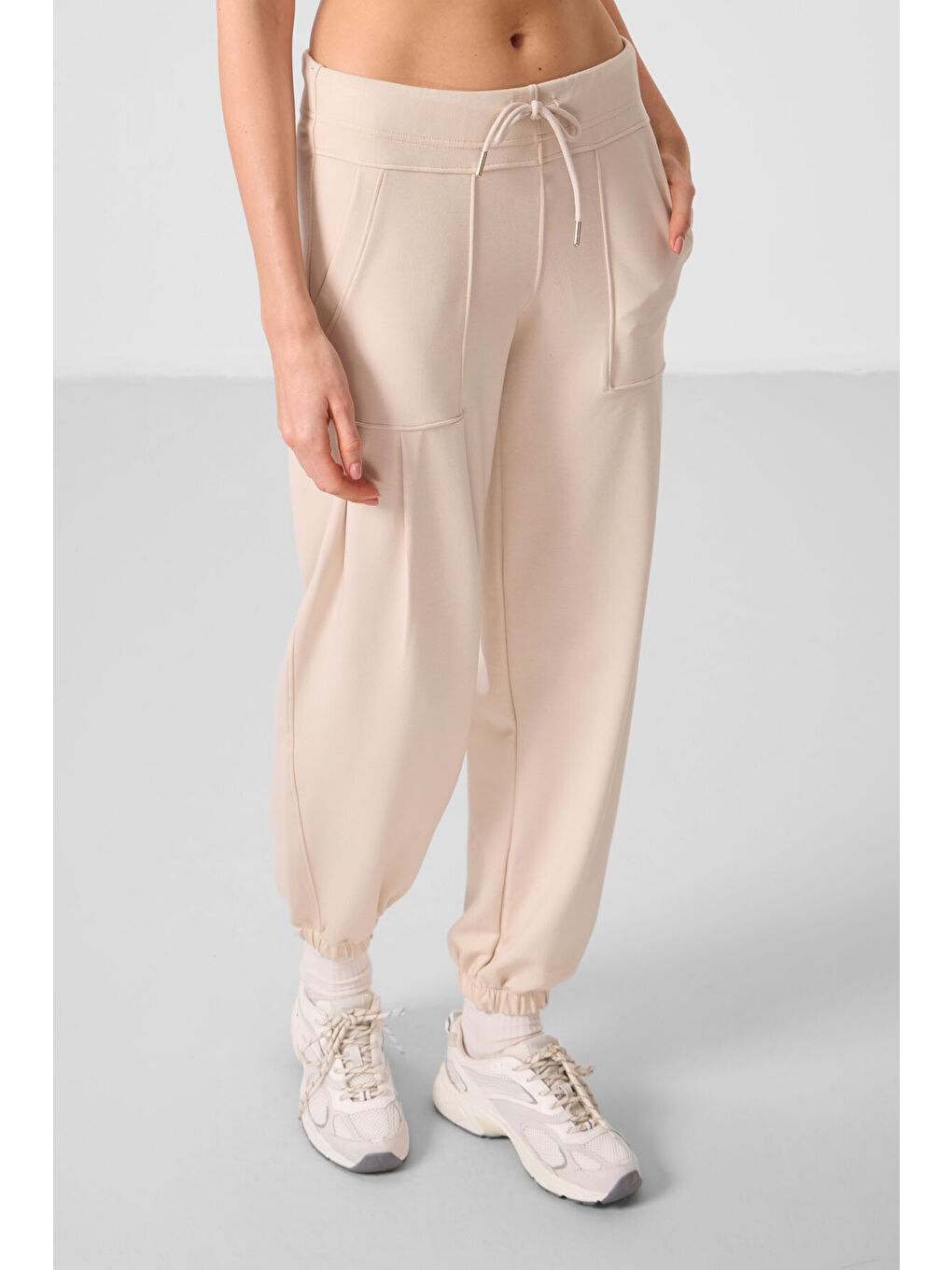 Bej Yumuşak Dokulu Cep Detaylı Rahat Form Kadın Pantolon - 94672-3