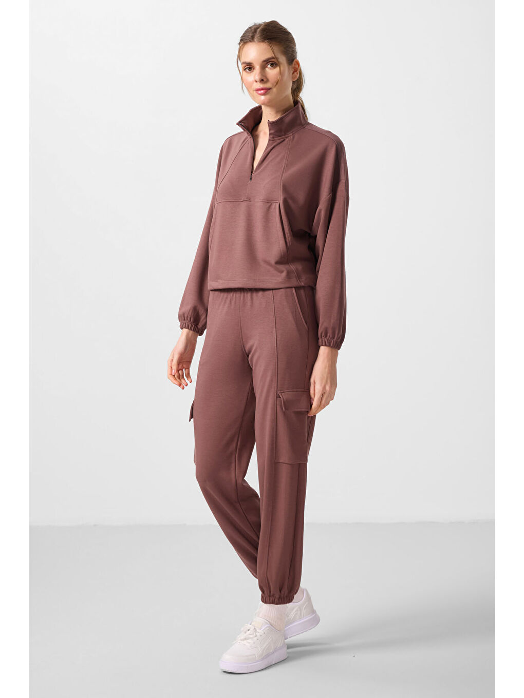 Kahverengi Yumuşak Dokulu Dik Yaka Gizli Fermuarlı Oversize Kadın Eşofman Takım - 95351