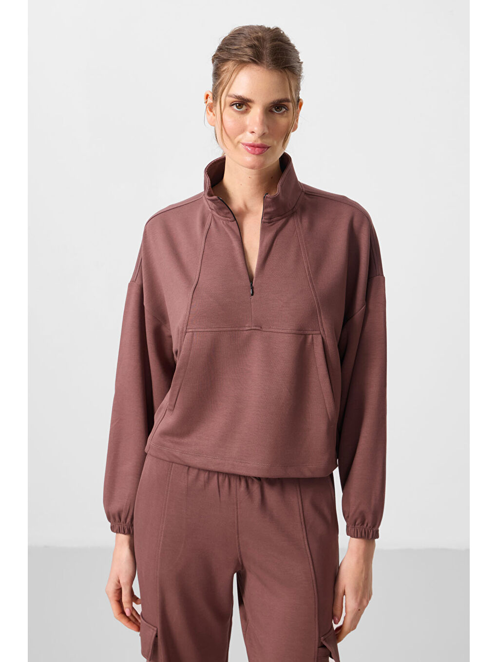 Kahverengi Yumuşak Dokulu Dik Yaka Gizli Fermuarlı Oversize Kadın Eşofman Takım - 95351-2