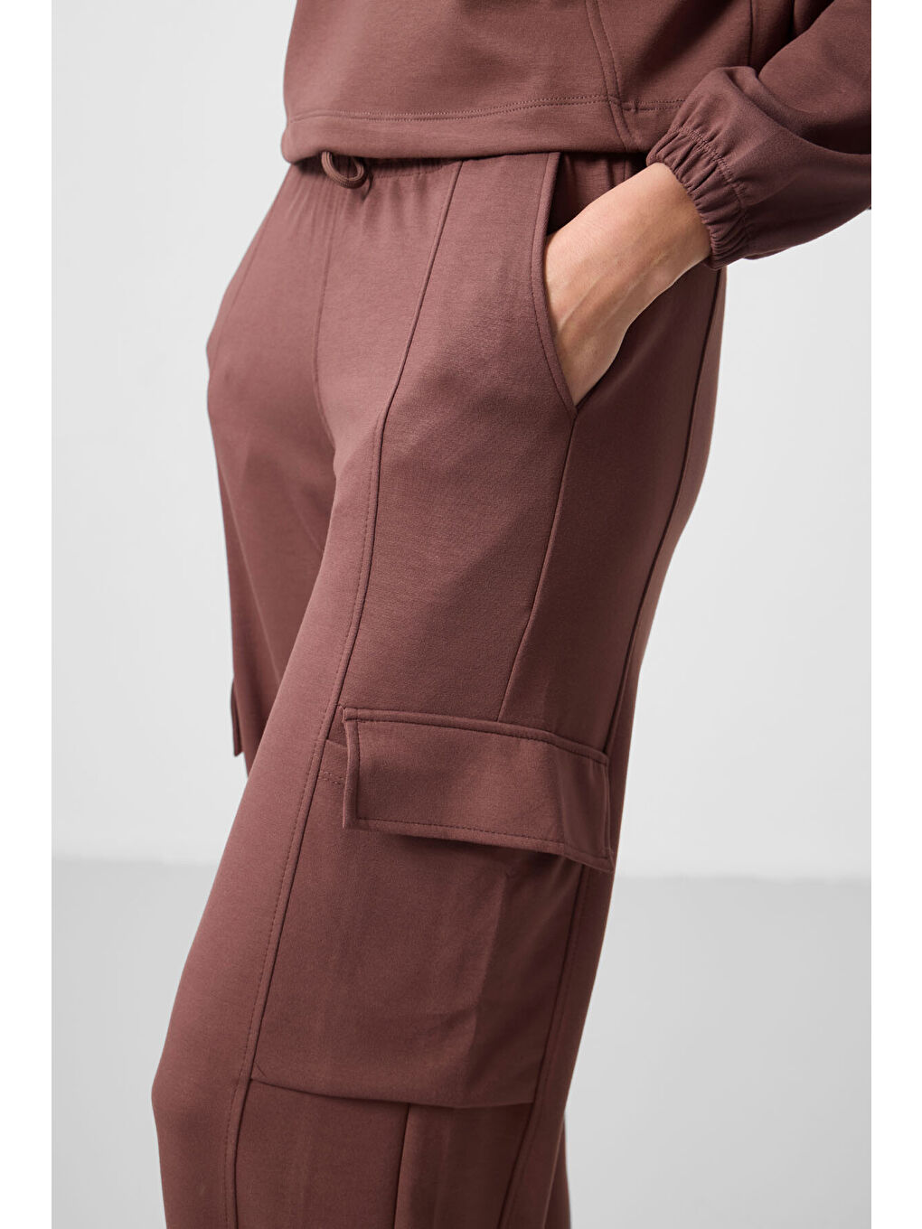 Kahverengi Yumuşak Dokulu Dik Yaka Gizli Fermuarlı Oversize Kadın Eşofman Takım - 95351-3