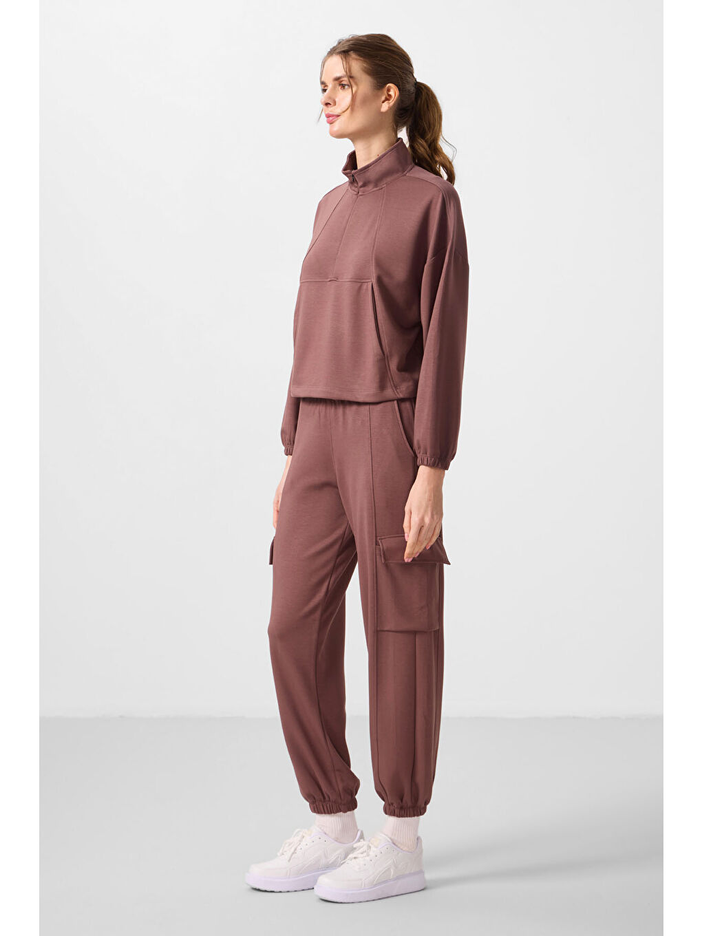 Kahverengi Yumuşak Dokulu Dik Yaka Gizli Fermuarlı Oversize Kadın Eşofman Takım - 95351-4