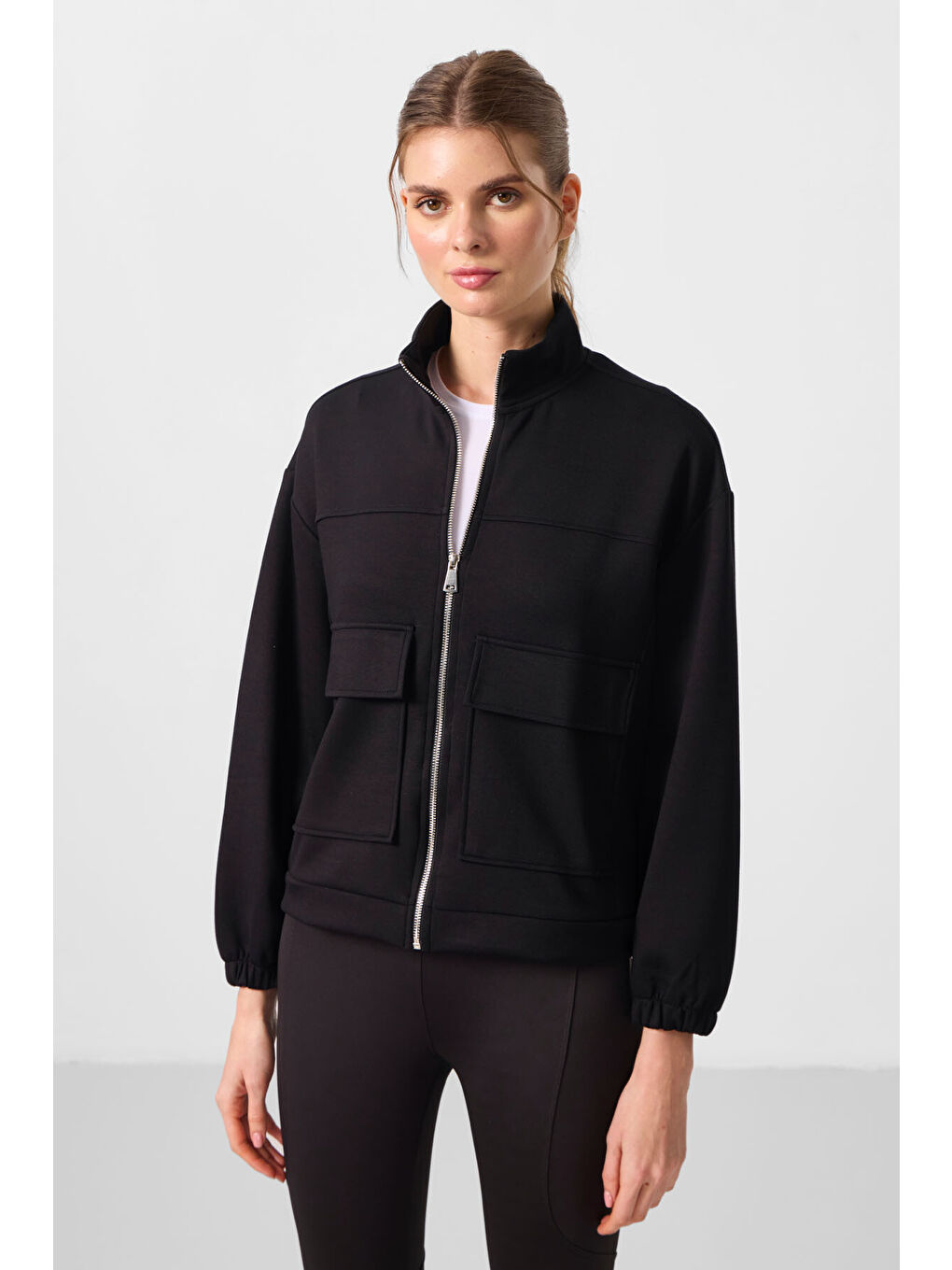 Siyah Yumuşak Dokulu Dik Yaka Oversize Kargo Cepli Kadın Crop Top Sweatshirt - 97301-4