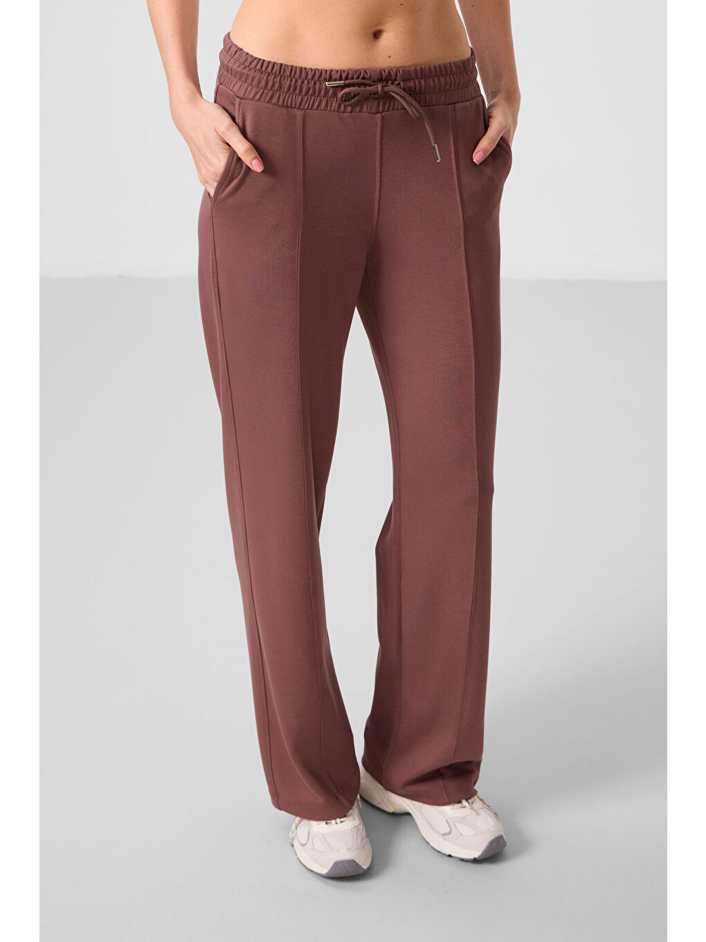 Kahverengi Yumuşak Dokulu Cepli Ön Dikiş Detaylı Kadın Palazzo Pantolon - 94670-1