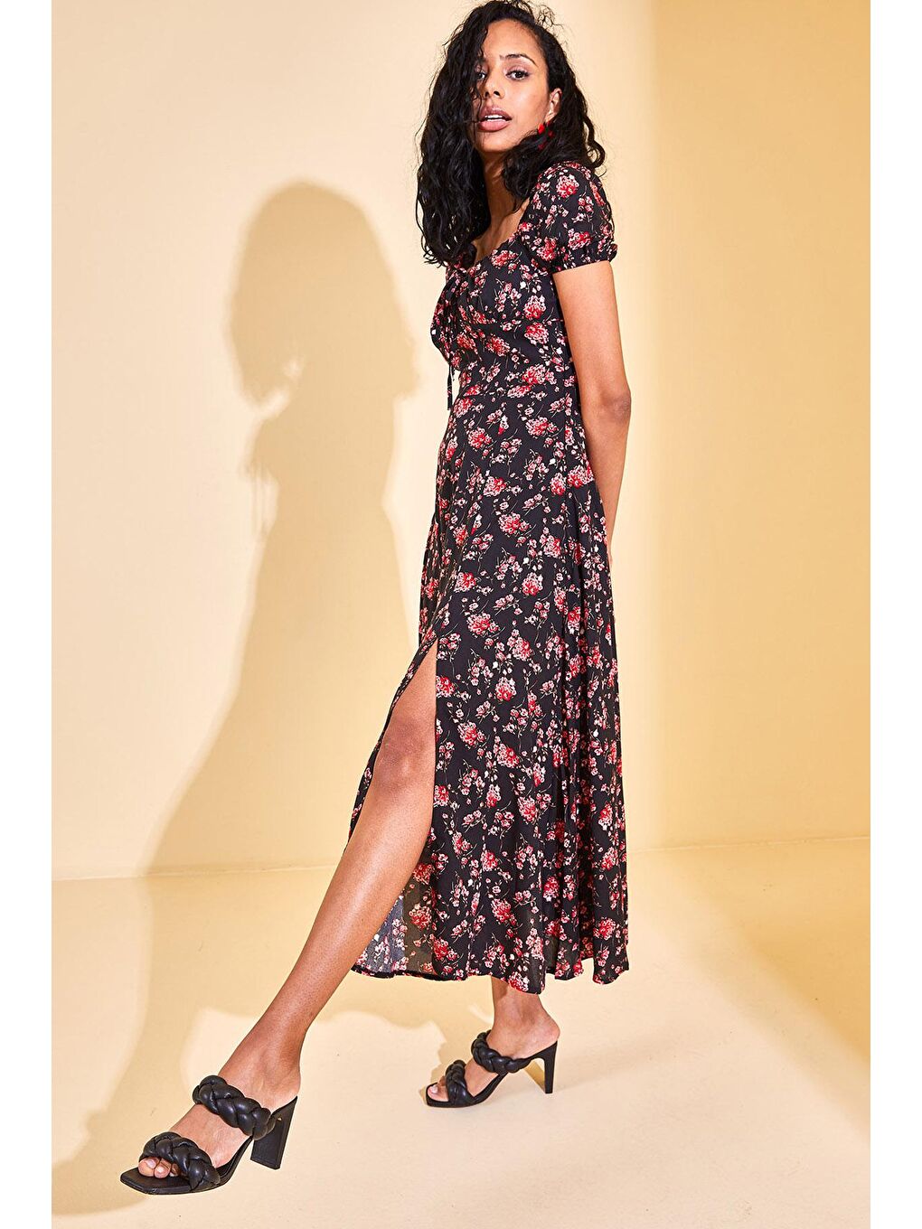 Siyah Çiçek Desenli Yakası Büzgülü Elbise 3KXK6-46680-02-1