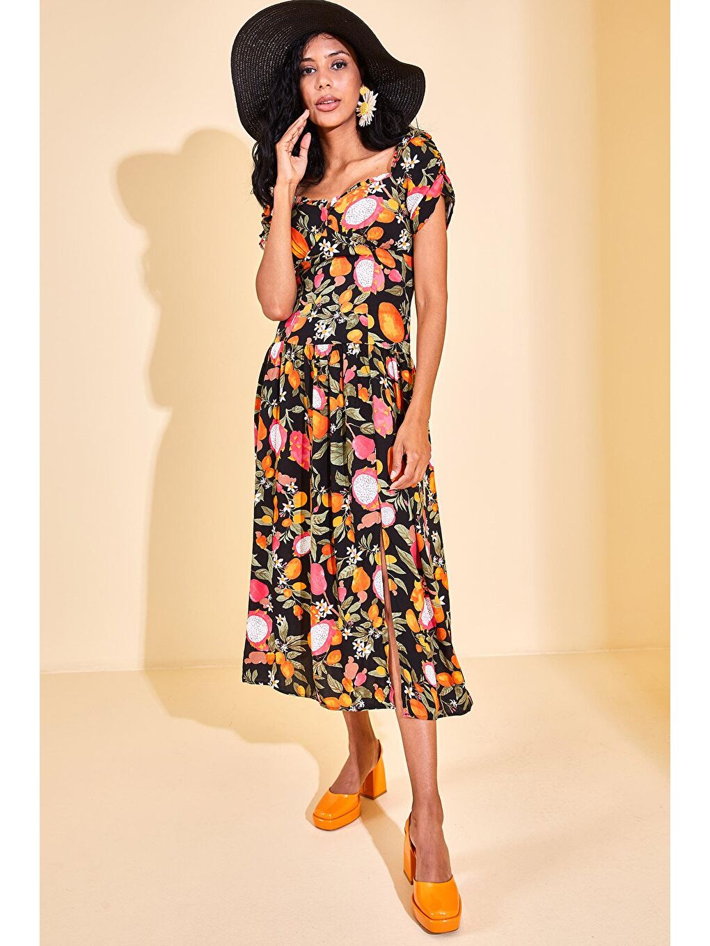 Siyah Kalp Yaka Desenli Elbise 3KXK6-46681-02-4