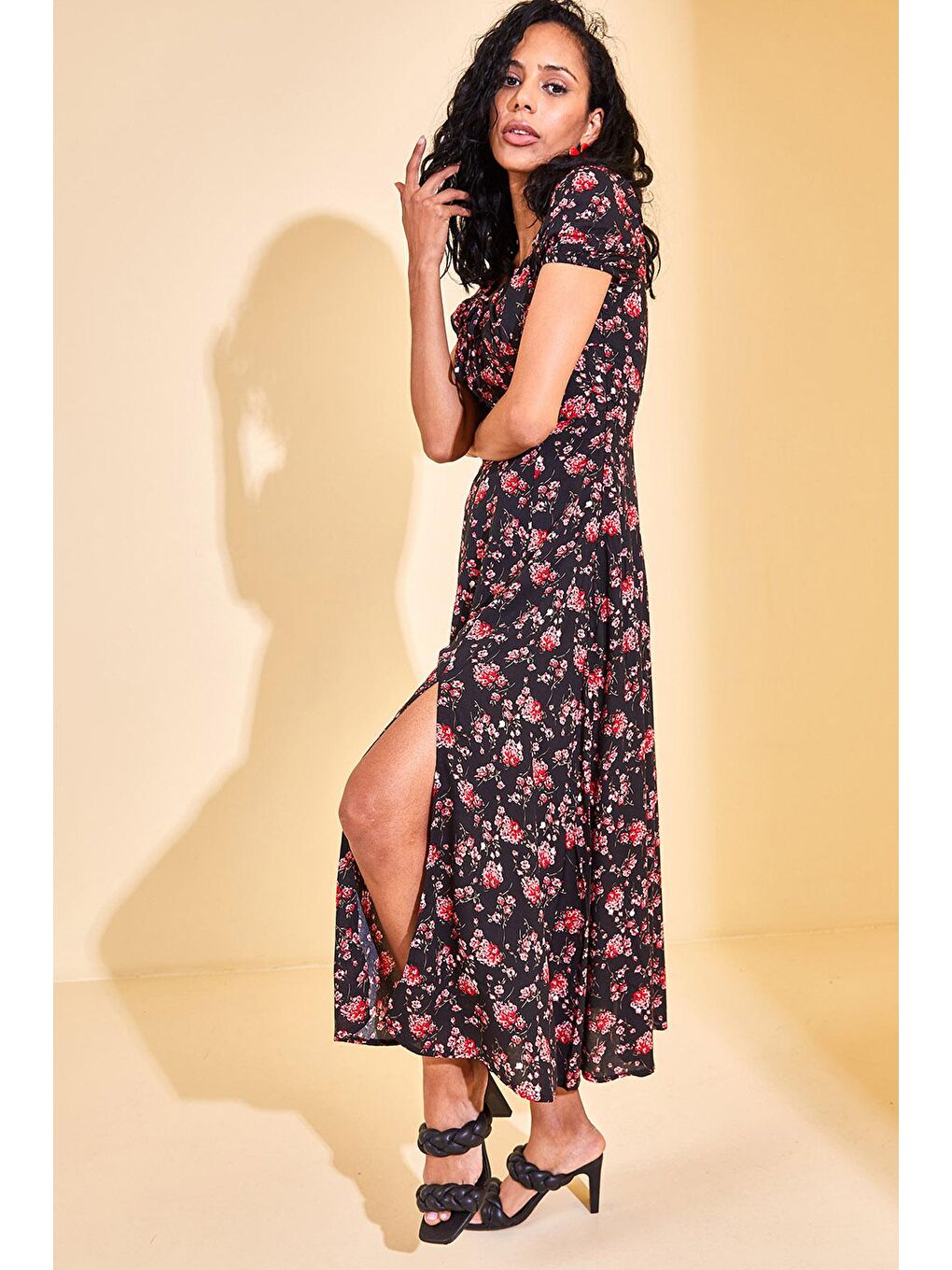 Siyah Çiçek Desenli Yakası Büzgülü Elbise 3KXK6-46680-02-2