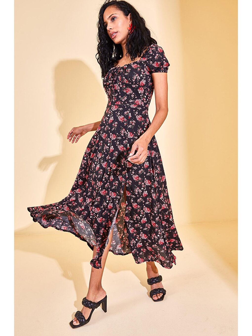 Siyah Çiçek Desenli Yakası Büzgülü Elbise 3KXK6-46680-02-4