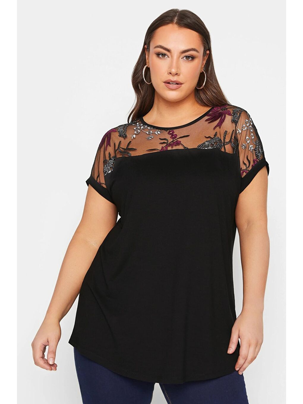 Siyah Büyük Beden Bisiklet Yaka Yarım Kollu Tül Detaylı Bluz 302121