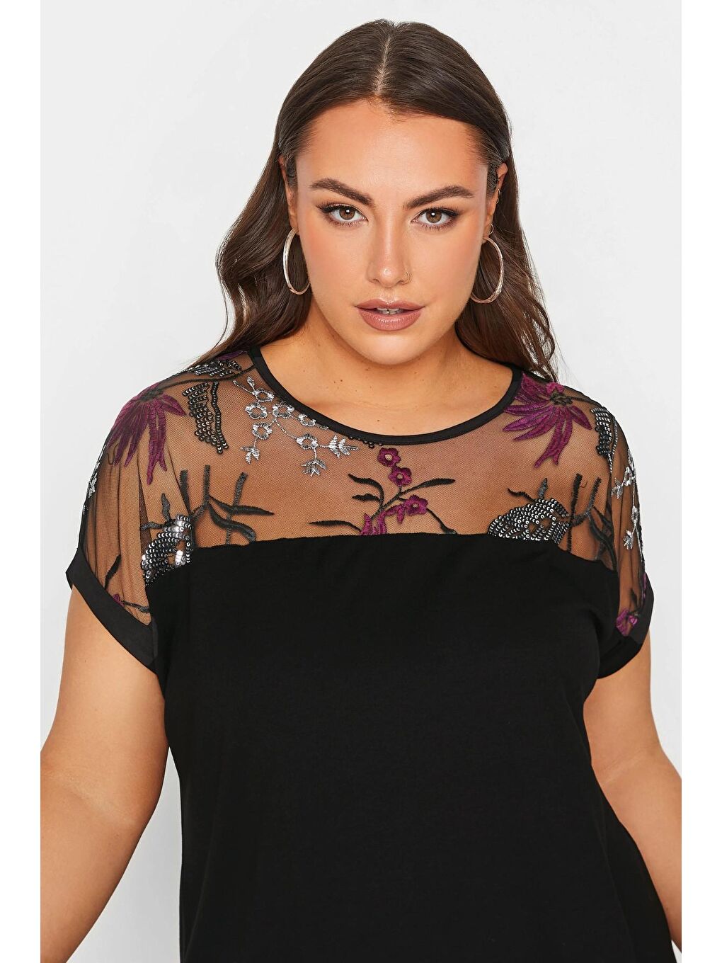 Siyah Büyük Beden Bisiklet Yaka Yarım Kollu Tül Detaylı Bluz 302121-3