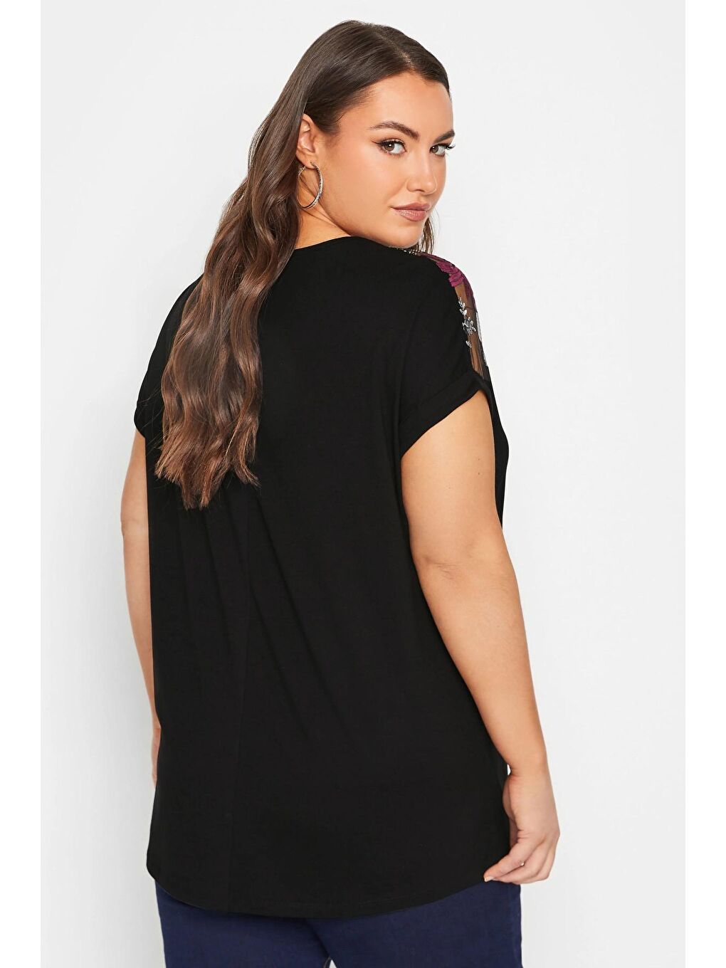 Siyah Büyük Beden Bisiklet Yaka Yarım Kollu Tül Detaylı Bluz 302121-4