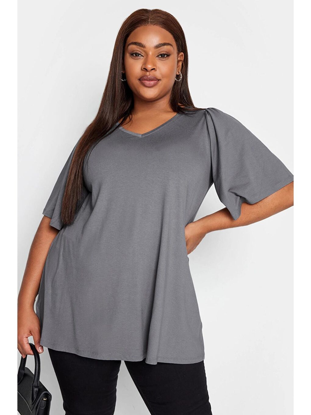 Gri Büyük Beden V Yaka Yarım Kol Elastanlı Düz Kesim Bluz 321145