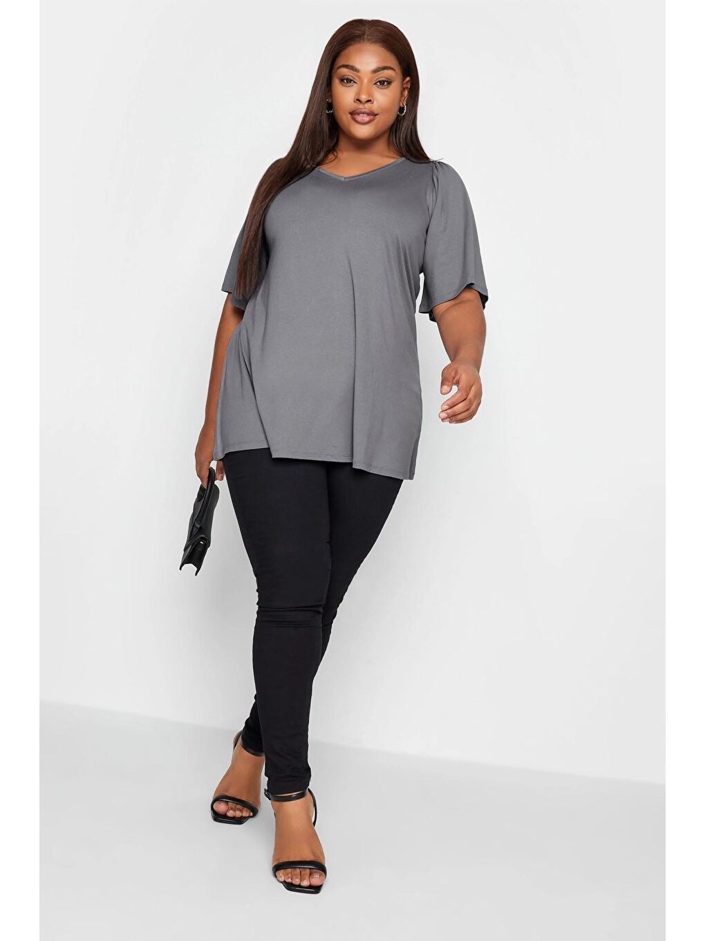Gri Büyük Beden V Yaka Yarım Kol Elastanlı Düz Kesim Bluz 321145-1